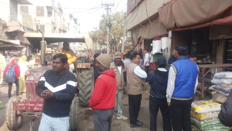 नोखा के बाजारों में पालिका का अतिक्रमण हटाओ अभियान: व्यापारियों ने अस्थाई टेंट, ठेले व पाटे लगाकर कर रखा है बाजार में अतिक्रमण