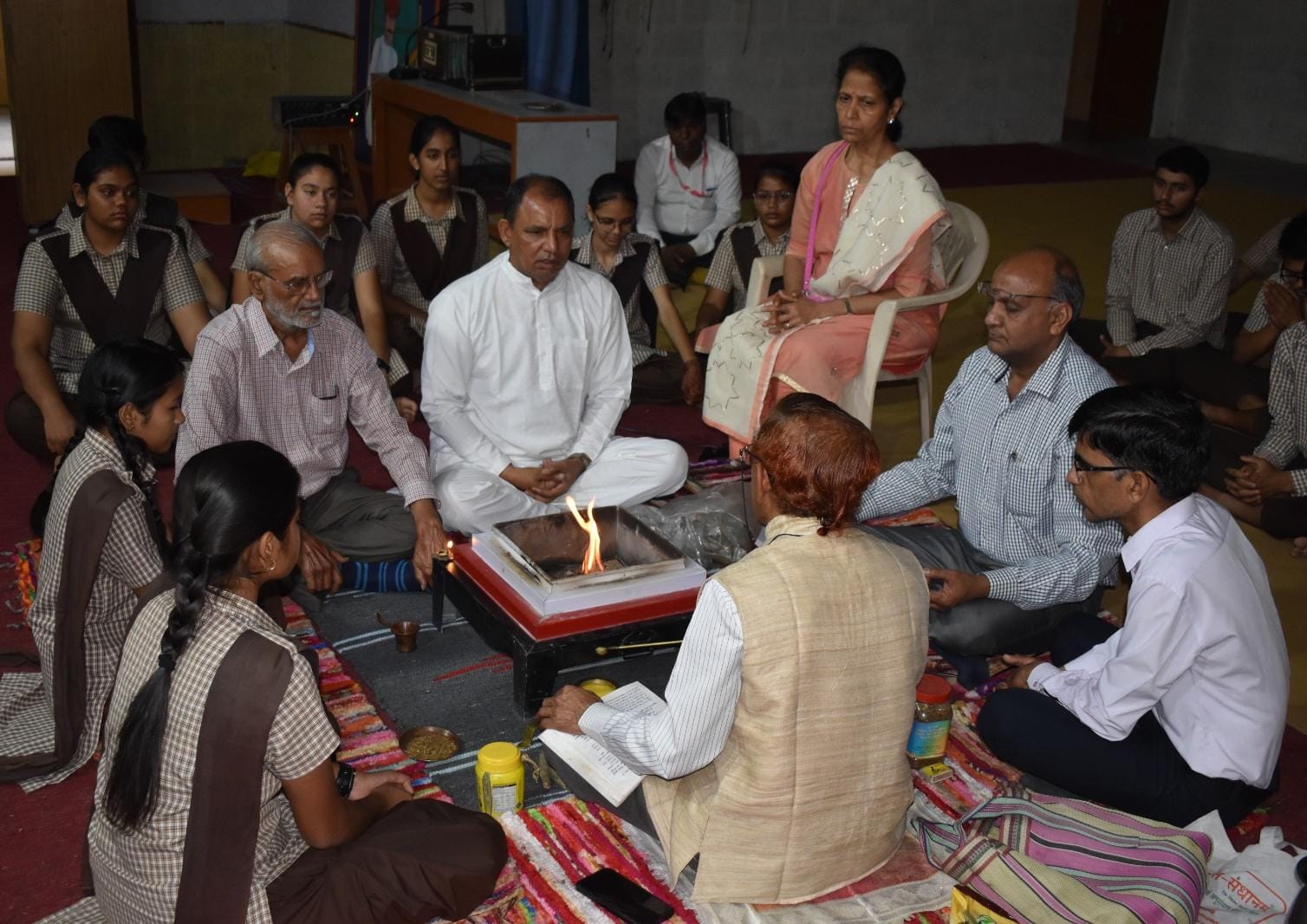 बिज़नेस प्लस न्यूज़: सेसोमूं स्कूल में वैदिक विधि से हवन में आहुति के साथ नए सत्र का हुआ शुभारंभ