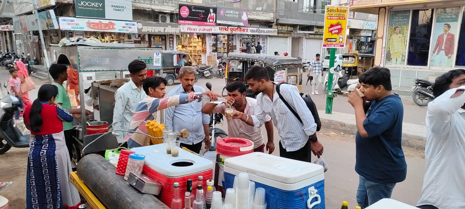 भीषण गर्मी में बाजार सुने हुए: जूस-कोल्ड ड्रिंक्स के दुकानों पर लोगों की भीड़