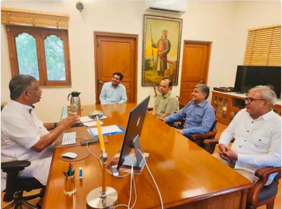 नरसी कुलरिया मिले चिकित्सा मंत्री से:-मूलवास-सीलवा स्वास्थ्य केंद्र को क्रमोन्नत करने की जरूरत को बताया