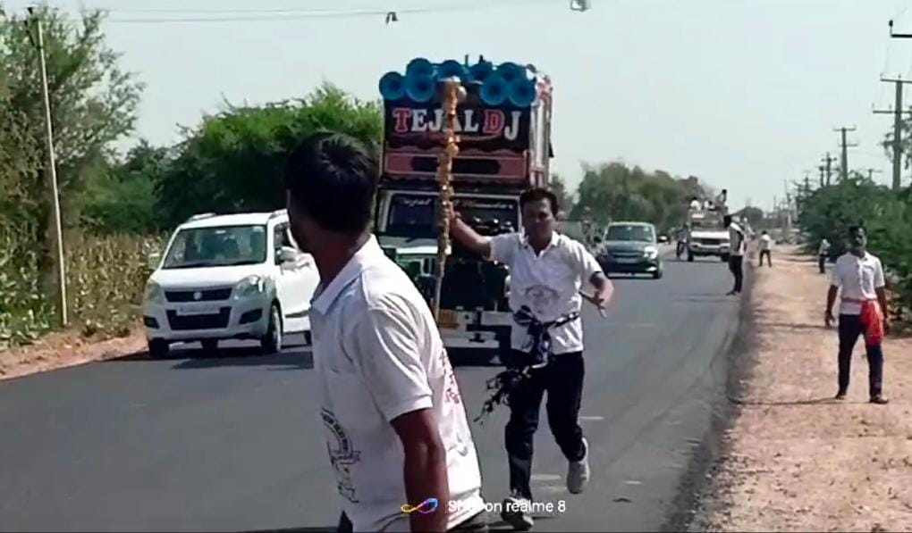 नोखा से रामदेवरा तक दौड़ते पहुंचे 200 श्रद्धालुः श्याम प्रेमी ग्रुप ने निकाली डाक ध्वजा यात्रा