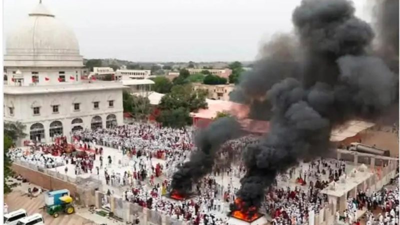 मुकाम में फाल्गुन मेले का आज हुआ समापनः हजारों श्रद्धालुओं ने गुरु जम्भेश्वर की समाधि पर की पूजा, तालाब से निकाली पवित्र मिट्टी