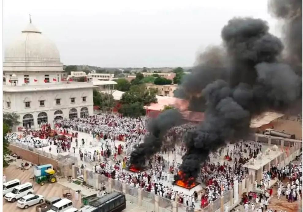 मुकाम में फाल्गुन मेले का आज हुआ समापनः हजारों श्रद्धालुओं ने गुरु जम्भेश्वर की समाधि पर की पूजा, तालाब से निकाली पवित्र मिट्टी