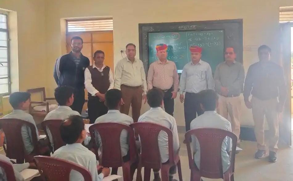 क्षेत्रीय शैक्षणिक स्तर को बढ़ाने आगे आए निजी-संस्थानः हिम्मटसर के दो राजकीय विद्यालयों को स्मार्ट टीवी भेंट, डिजिटल शिक्षा को मिलेगा बल