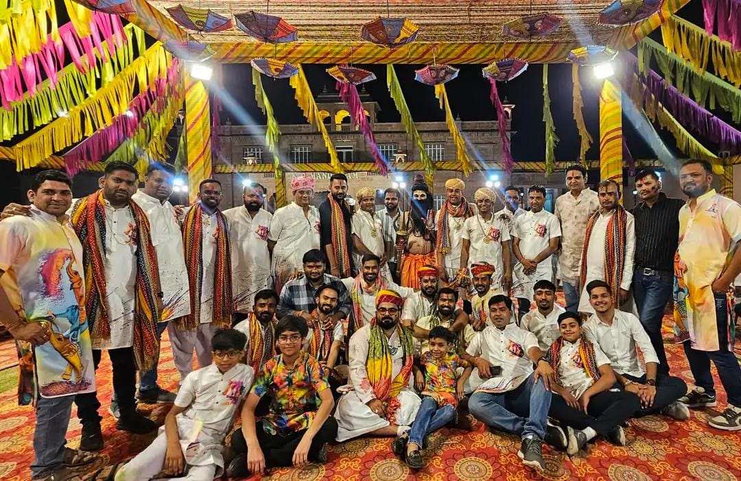 माहेश्वरी समाज नोखा का होली स्नेह मिलन समारोह में छाई मोनालिसा:- राजलदेसर की चंग पार्टी ने दी शानदार प्रस्तुतियां, हजारों लोग हुए शामिल