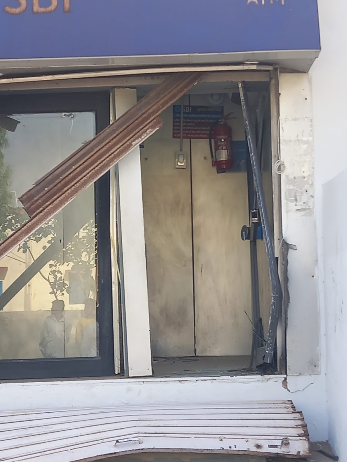 नोखा के काकड़ा गांव में एटीएम लूट: 7 लाख ले गए, चार बदमाशों ने दिया वारदात को अंजाम