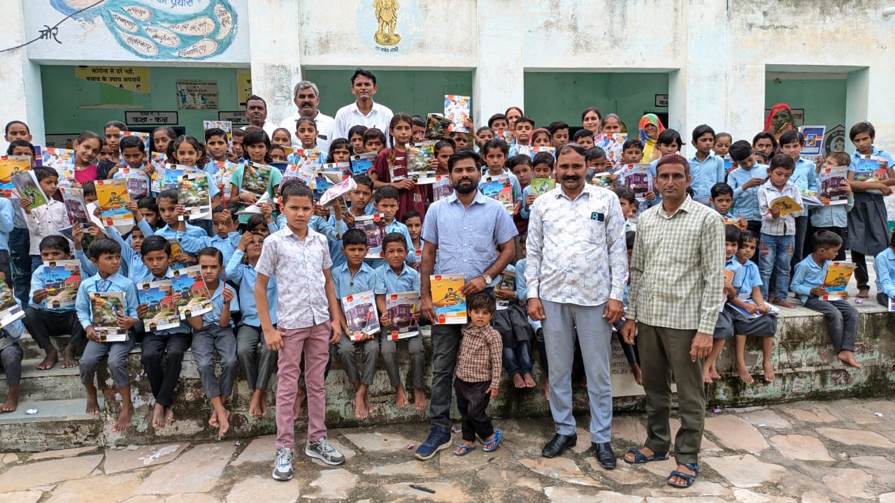 प्रेरणादायी पहल: नोखा में सरकारी विद्यालय में जन्मदिन पर छात्र ने साथियों को बांटी पढ़ाई की सामग्री