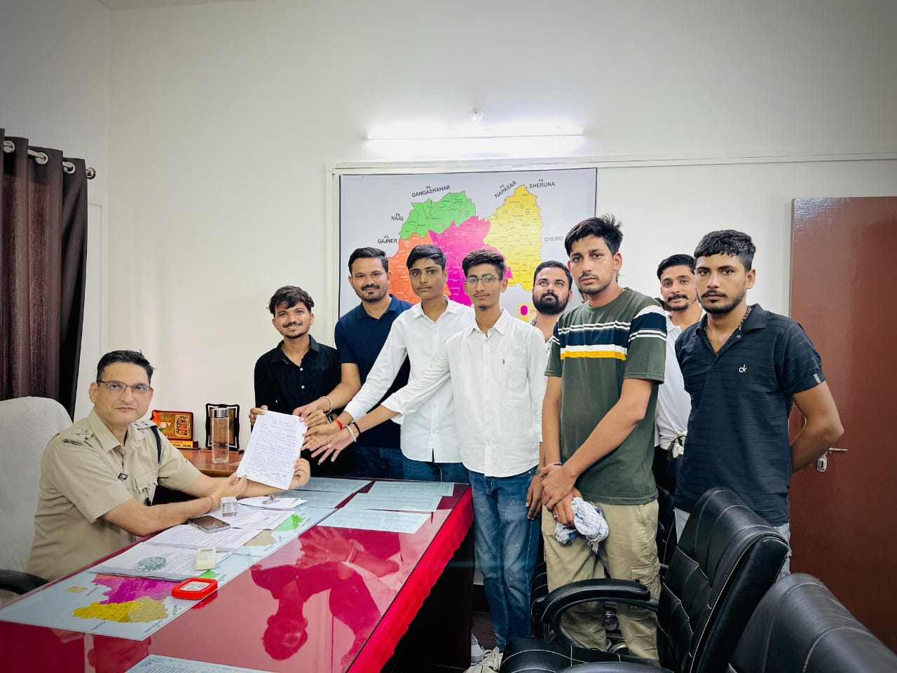 नोखा कॉलेज के सामने हाईवे पर स्पीड ब्रेकर की मांग: छात्रों ने सीओ को सौंपा ज्ञापन, कहा- हादसों को रोकने के लिए बेरिकेट्स जरूरी