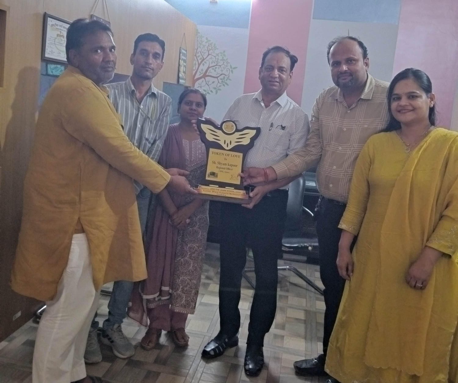 सीबीएसई अजमेर के रीजनल ऑफिसर का स्कूल दौरा: लव फन लर्न स्कूल की गतिविधियों की सराहना, करणी माता मंदिर के भी किए दर्शन