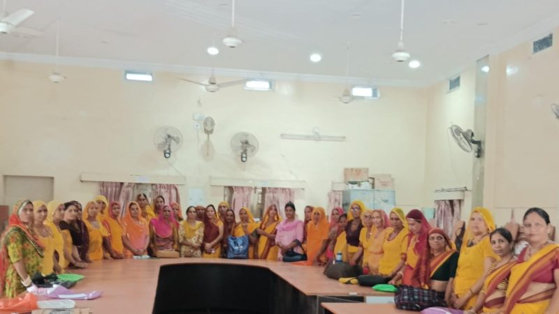 नोखा में ग्राम स्वराज अभियान के तहत प्रशिक्षण शिविर: पंचायत निर्माण के लिए साथिनों को दी जानकारी, अधिकारों के बारे में बताया