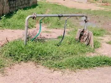 नोखा के जसरासर में तीन ट्यूबवेल बंद, ग्रामीण पानी को तरस रहे: महंगे दामों पर निजी टैंकरों से पानी मंगवाने की मजबूरी, सरपंच बोले-जिम्मेदार सुनवाई नहीं कर रहे