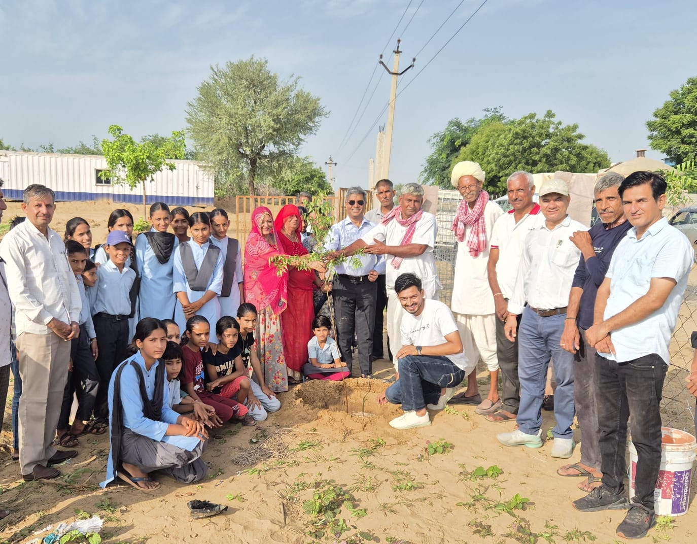 पदम ग्रुप का हर साल की भांति पौधारोपण अभियान शुरू: कुलरिया परिवार ने पौधारोपण  कर अभियान का किया शुभारंभ