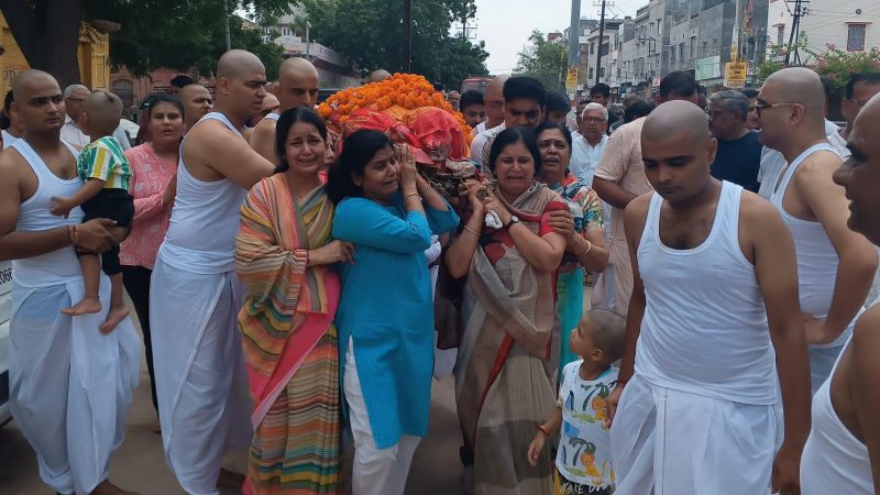 नोखा में मां की अर्थी को बेटियों ने दिया कंधा: अंतिम संस्कार की रस्में भी पूरी की, काफ़ी समय से थी अस्वस्थ