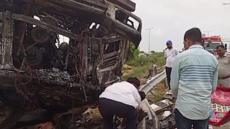 नोखा में ट्रक ट्रेलर में आग लगने से जिंदा जला चालक, हुई मौत: रासीसर के पास भारतमाला एक्सप्रेस-वे से नीचे उतरने के दौरान पलटा