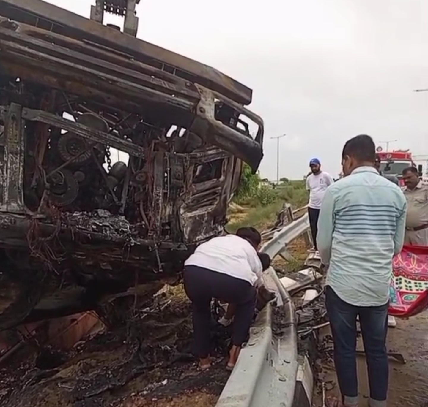 नोखा में ट्रक ट्रेलर में आग लगने से जिंदा जला चालक, हुई मौत: रासीसर के पास भारतमाला एक्सप्रेस-वे से नीचे उतरने के दौरान पलटा