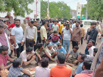 नोखा में वाटर ट्रीटमेंट प्लांट में कर्मचारी का शव मिला: प्लांट के पास मिले थे मोबाइल और जूते, हॉस्पिटल के बाहर शव रखकर प्रदर्शन